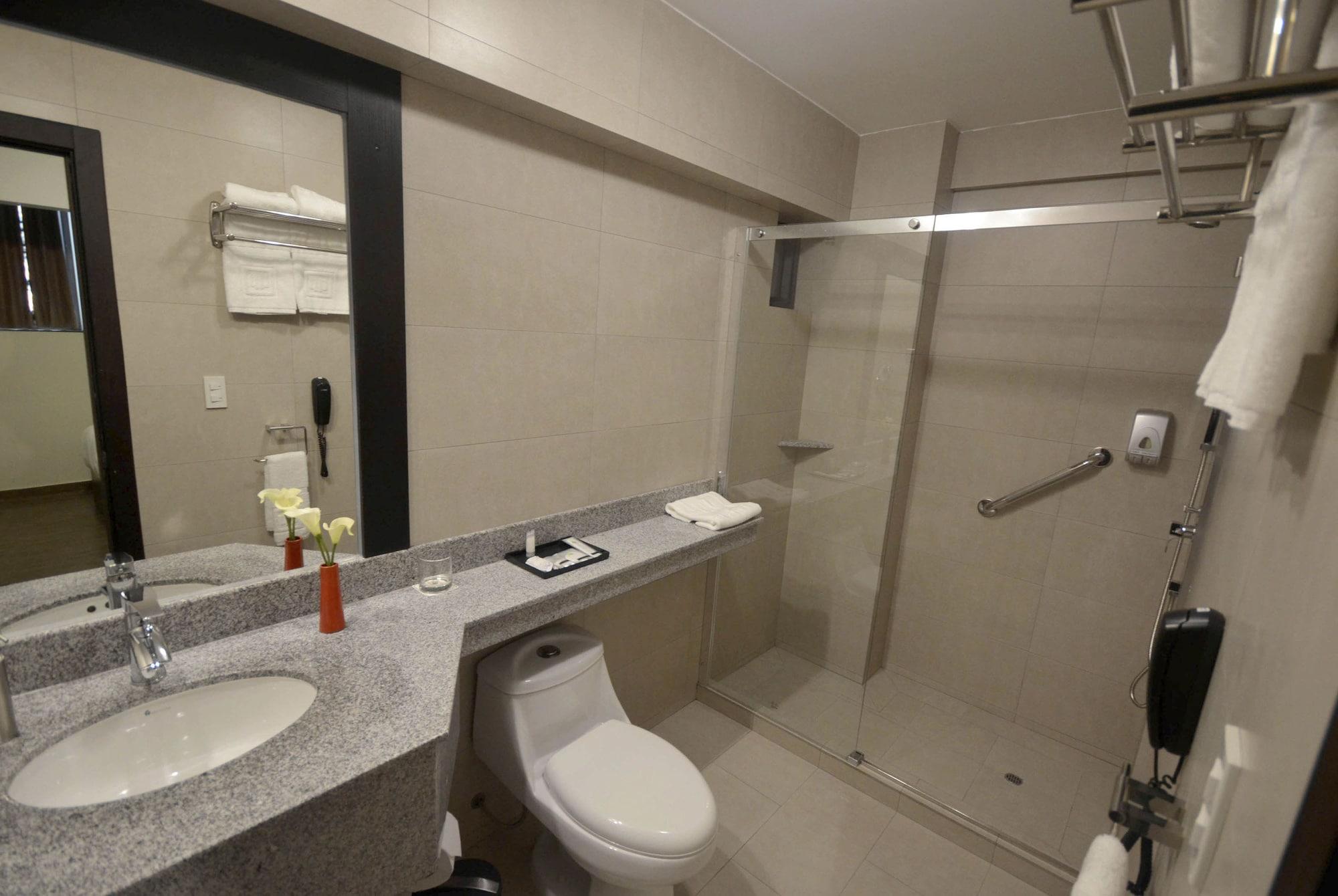 Qp Hotels Trujillo Esterno foto
